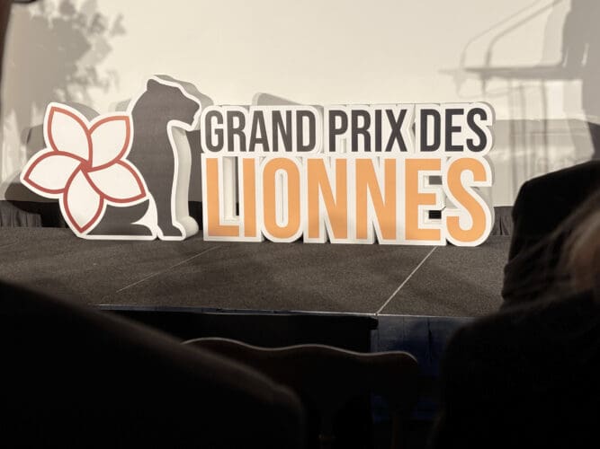 Tottem du logo Grand prix des Lionnes